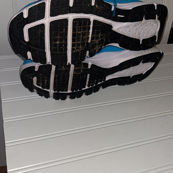 Nike blue sneakers size 6.5Y - Picture 6 of 7